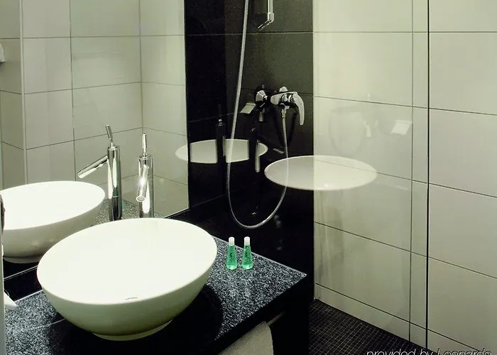 One Salzburg-mirabell Solnohrad